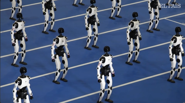 Humanoides durante la apertura de Pekin 2026.